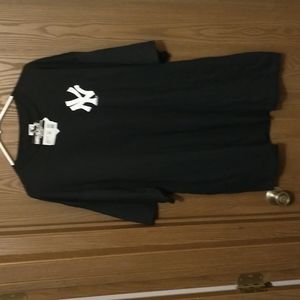 Vintage Yankees t shirt New with tags It does have a  crack in the NY symbol